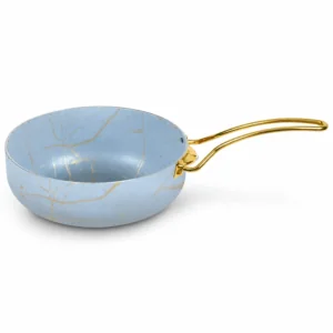 نمای داخلی و بیرونی تابه تک دسته نچسب ماربل سایز 24 رنگ آبی با رگه‌های طلایی و دسته فلزی بدون درب